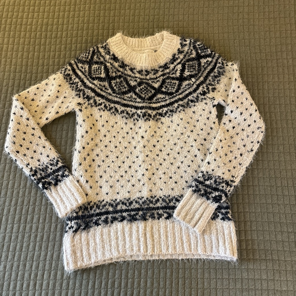 Abercrombie & Fitch Cream and Black Patterned Sweater
